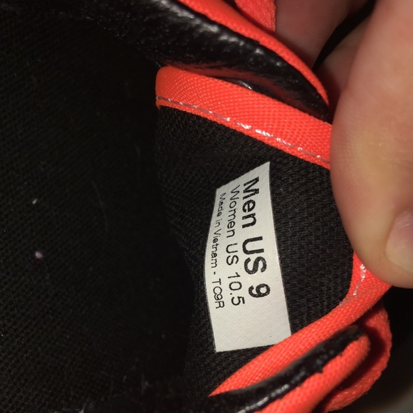 VANS - Picture 2 of 2